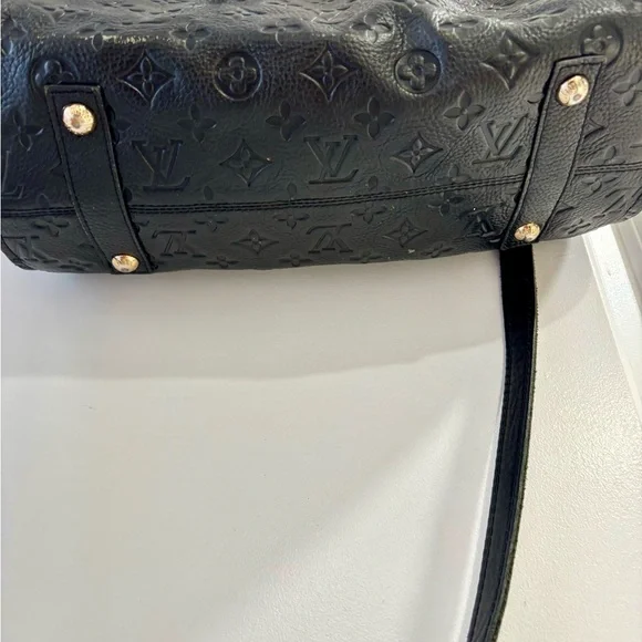 Vintage Black Embossed Satchel - Picture 5 of 16